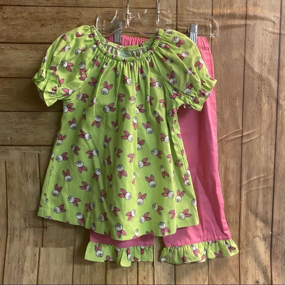 Petite palace bunny outfit